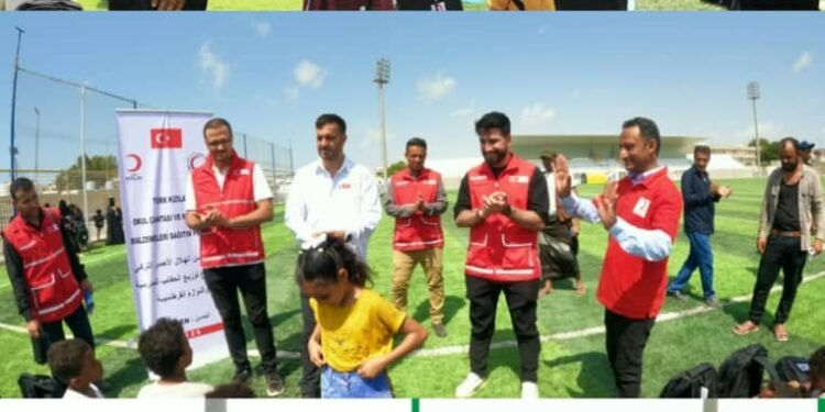 بتمويل الهلال الأحمر التركي.. منتدى الإغاثة والبناء يوزع 200 حقيبة مدرسية على الأيتام والنازحين في عدن بتمويل الهلال الأحمر التركي.. منتدى الإغاثة والبناء يوزع 200 حقيبة مدرسية على الأيتام والنازحين في عدن