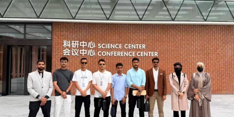 وفد جامعة عدن يواصل برنامجه العلمي في الصين بزيارات تجمع بين الطب والتكنولوجيا والثقافة وفد جامعة عدن يواصل برنامجه العلمي في الصين بزيارات تجمع بين الطب والتكنولوجيا والثقافة