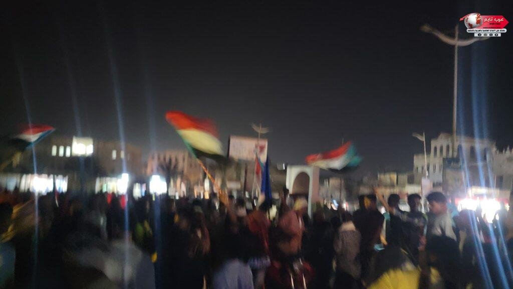 جماهير غفيرة من أبناء مديرية الشحر تتوافد تزامنًا مع كلمة الرئيس القائد عيدروس الزبيدي والذكرى الـ63 لثورة 14 أكتوبر المجيدة 1 جماهير غفيرة من أبناء مديرية الشحر تتوافد تزامنًا مع كلمة الرئيس القائد عيدروس الزبيدي والذكرى الـ63 لثورة 14 أكتوبر المجيدة